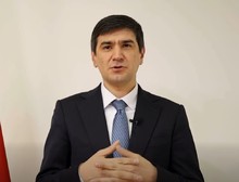 ՀՀ Արագածոտնի մարզպետ Սերգեյ Մովսիսյանը յուրահատուկ շնորհավորանք է հղել Ամանորի և Սուրբ Ծնունդի առիթով