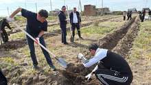Արագածոտնի մարզպետ Սերգեյ Մովսիսյանի գլխավորությամբ Մուղնու  հիմնական դպրոցում իրականացվեց շաբաթօրյակ և ծառատունկ
